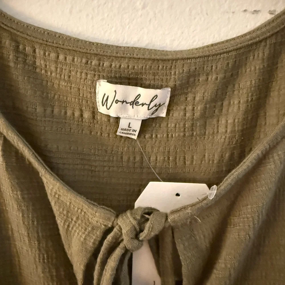 Wonderly Olive Textured Sleeveless Blouse - Picture 2 of 3